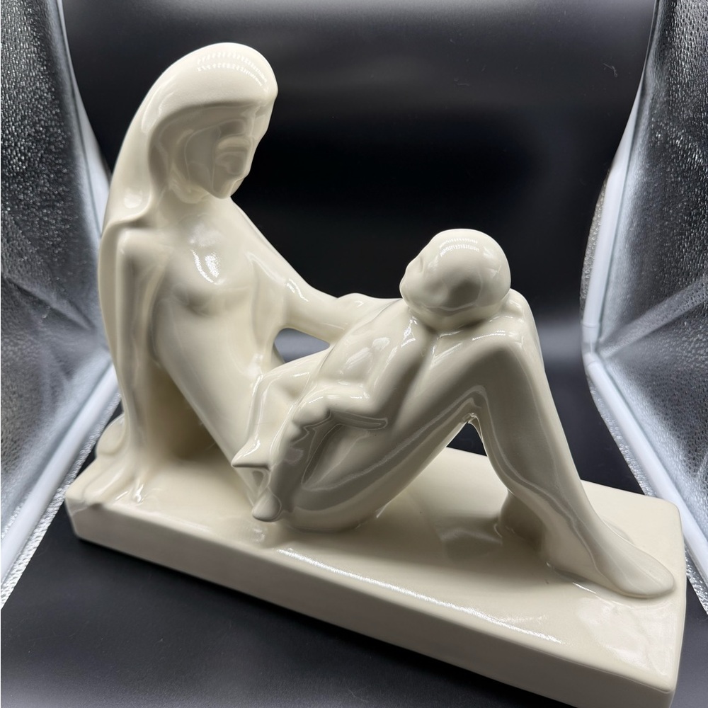 Vintage Royal Haeger Mother and Child Smooth Sculpture in White Eggshell